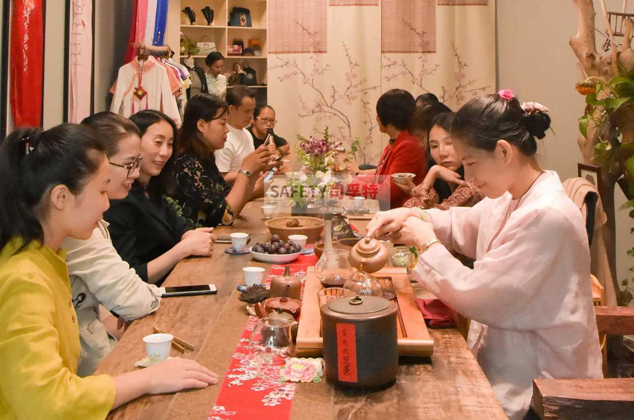 “圍爐煮茶”為什么火？年輕人追捧是有原因的-司孚特圍爐茶桌(圖1)