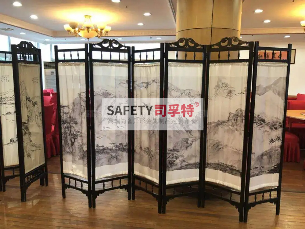 金屬屏風有哪些種類？什么材質的金屬屏風好？[司孚特金屬屏風](圖1)